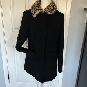 Elegant Black Coat with Leopard Print Collar